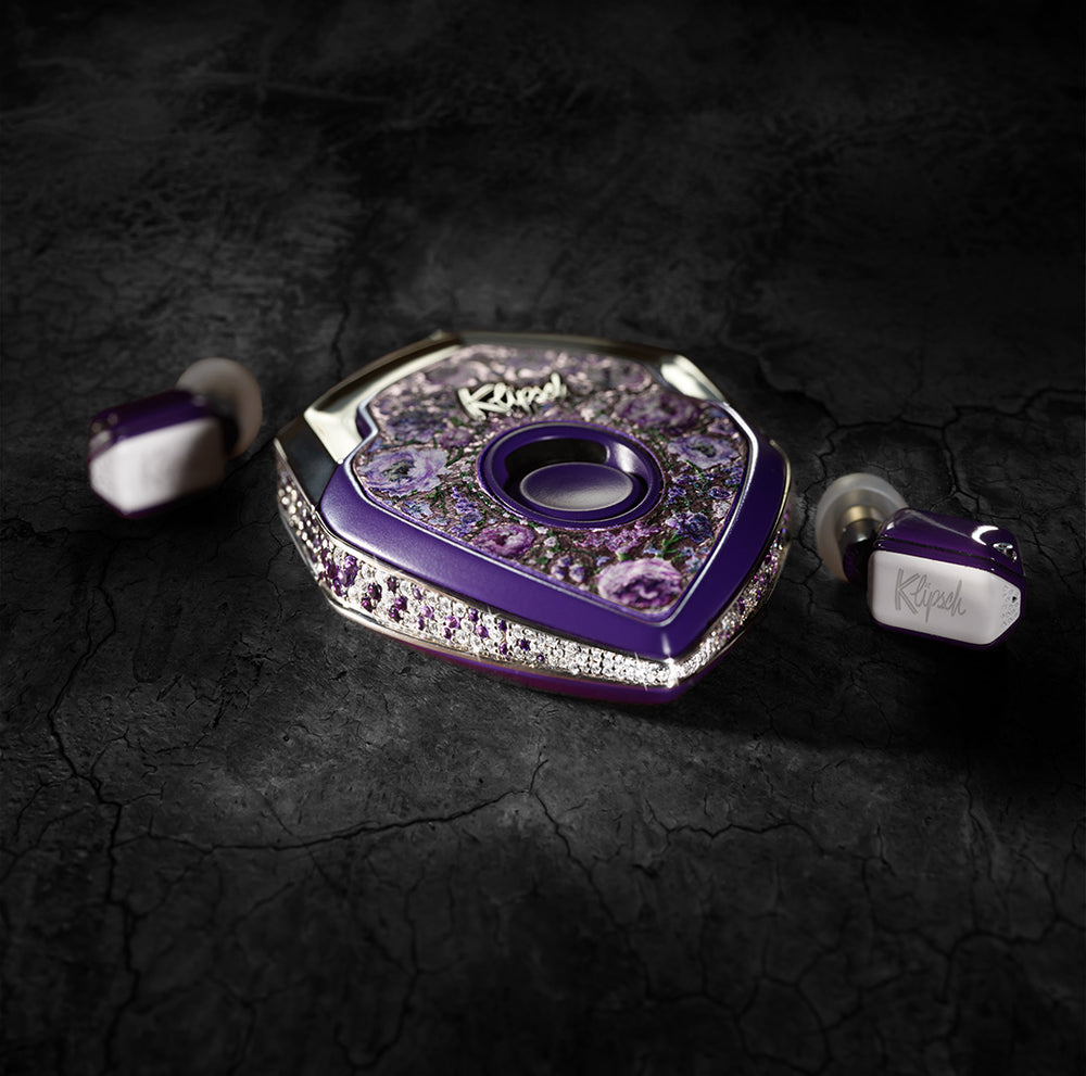 Fleur de Glace Violette case with purple peony artwork and diamond- and amethyst-set white gold edge, purple earbuds