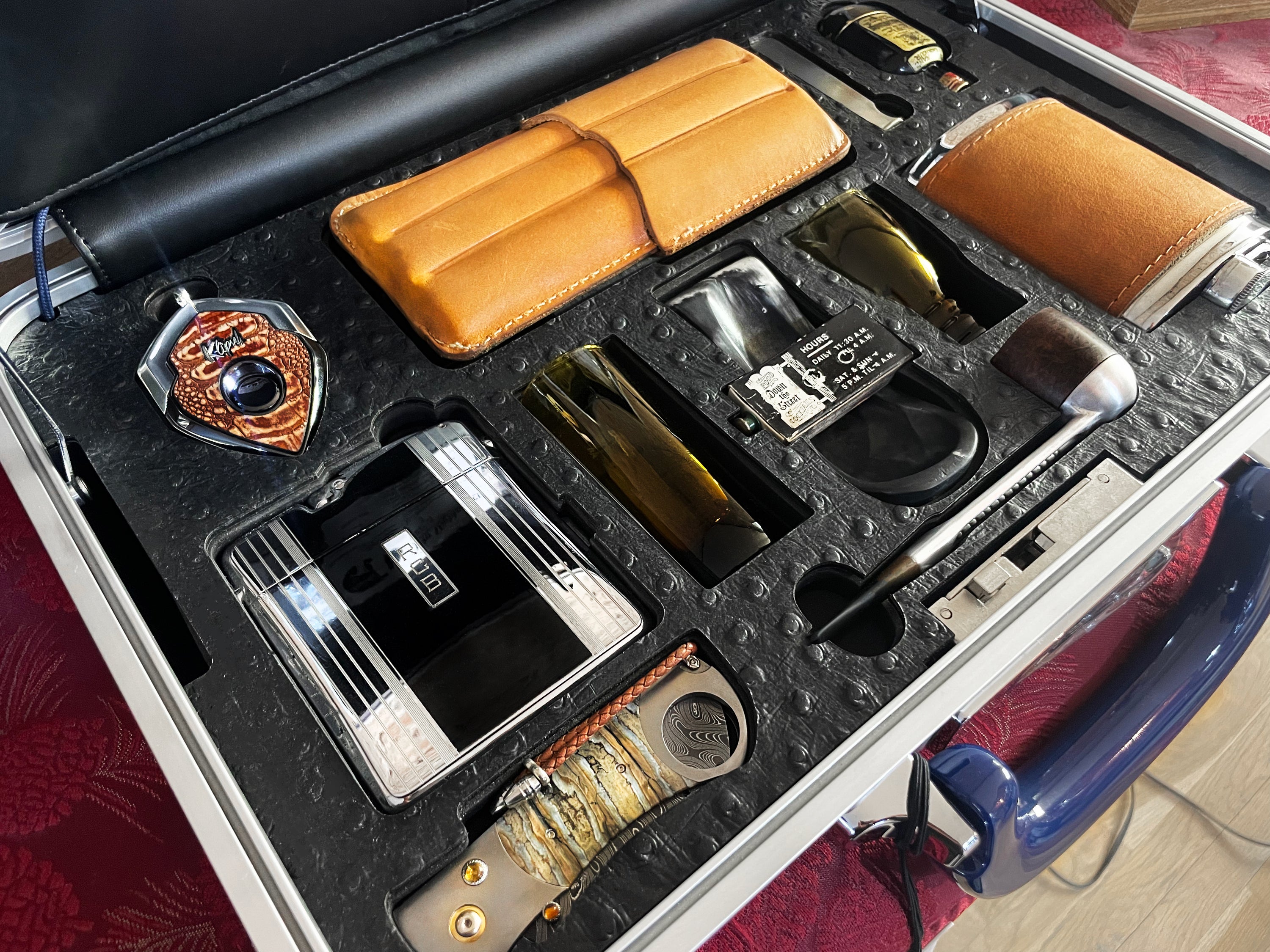 BillionEAR Attaché the Smoker Edition