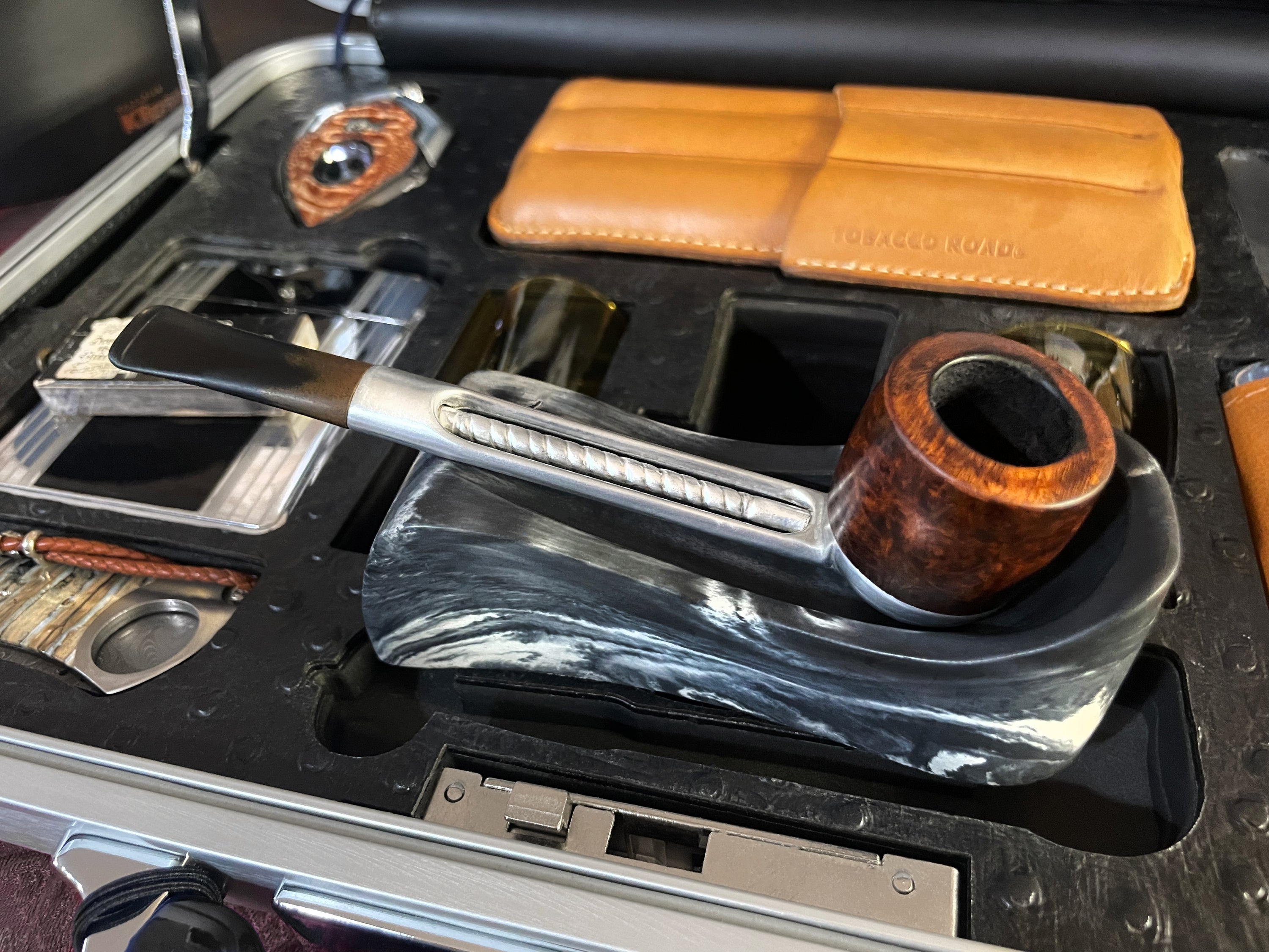 BillionEAR Attaché the Smoker Edition