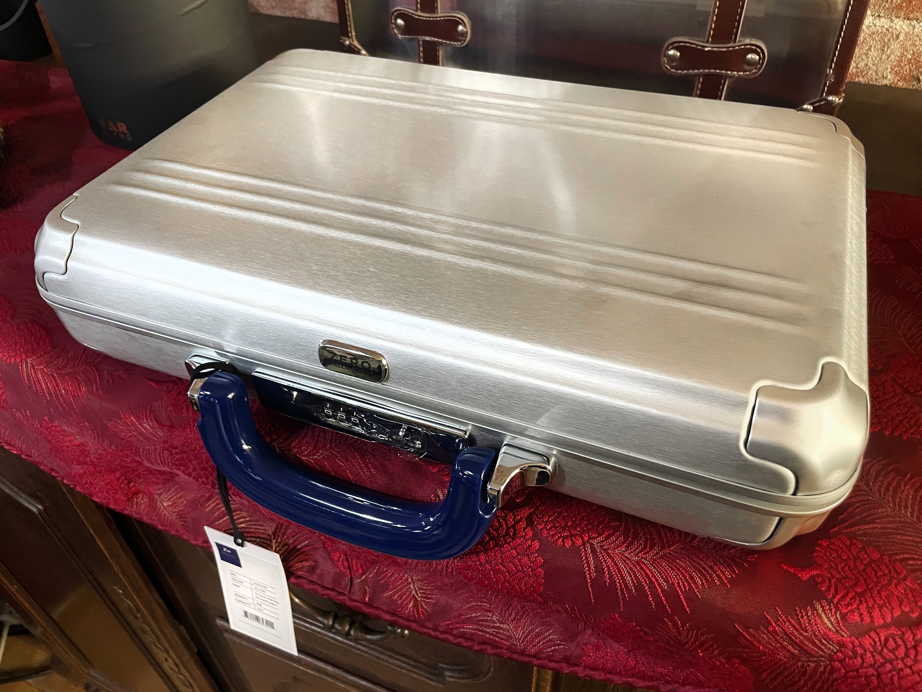 BillionEAR Attaché the Smoker Edition