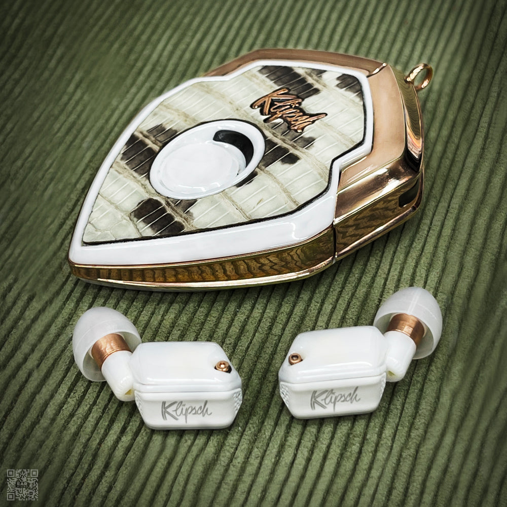 Mediterranean Blush case in cream lizard skin and rose gold with white earbuds